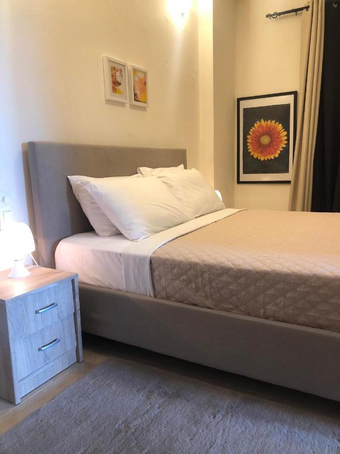 Lemon Apartment *